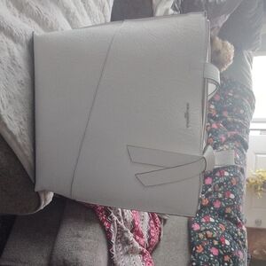 Calvin Klein White Tote Bag with Sleek Design